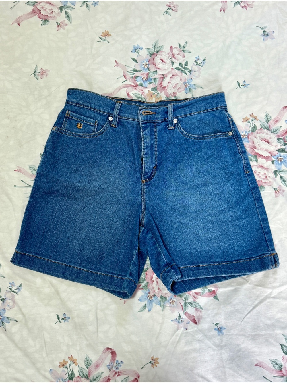 Gloria Vanderbilt Amanda Denim Shorts Size 6 Mid Rise Blue Jean Shorts